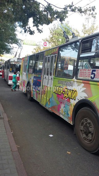 Мэрия Бишкека рассказала причину троллейбусной пробки по ул.Московской