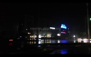 На ул.Токомбаева не горели фонари ночного освещения — это опасно для водителей, - бишкекчанин (видео)