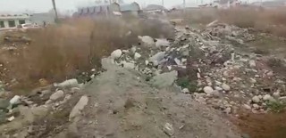 На участок на пересечении улиц Чортекова и Муромской выгружают песок с камнями и остатками строительного мусора, - читатель (фото, видео)