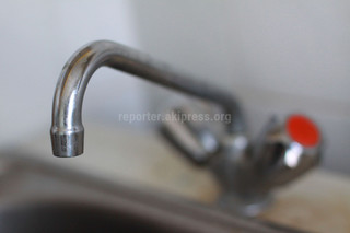 Горожанин просит восстановить циркуляцию горячей воды в доме по ул.Чуйкова, 134
