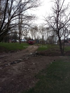 На территории Карагачевой рощи осуществляется вырубка деревьев, идет строительство домов <i>(фото)</i>