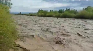 В Сузакском районе в реке Кок-Арт поднялся уровень воды <b><i>(видео)</i></b>
