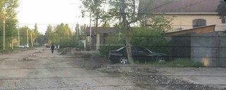 Фото — Чуть не сбившую пешеходов на Тыныстанова-Киевской автомашину, которую разыскивает патрульная милиция, нашли активисты