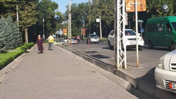 Почему ограничивают парковку возле банка по улице Московской?