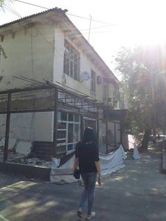 Адресовано мэрии Бишкека: Законно ли совершается пристройка к дому №160 по ул.Московской? <i>(фото)</i>
