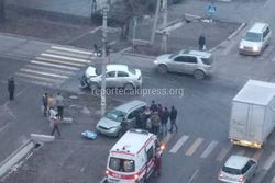 На Акиева-Фрунзе столкнулись машины, на место прибыла Скорая помощь <i>(видео)</i>
