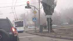 На Горького-7 апреля троллейбус выехал за стоп-линию (фото)