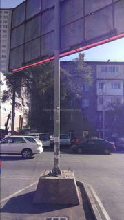 Рекламный щит возле «Бишкекпарка» может опрокинуть при сильном ветре, - читатель (фото)