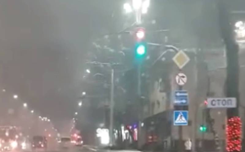 В Бишкеке на Манаса-Киевской неправильно работал светофор, - горожанин (видео)
