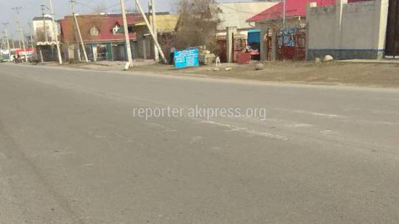 В селе Кок-Жар на ул.7 Апреля стерлась разметка пешеходного перехода и отсутствует дорожный знак (видео)