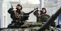 На плакате возле Первомайского военкомата изображен казахстанский танкист <i>(видео)</i>