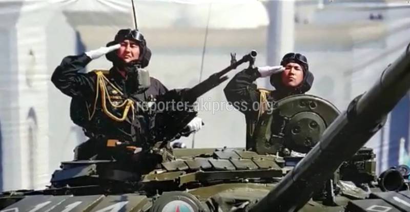 На плакате возле Первомайского военкомата изображен казахстанский танкист (видео)