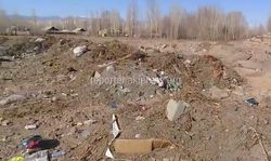 В селе Баетово устроили мусорную свалку возле жилых домов (видео)