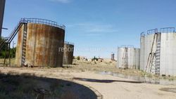 В селе Бургонду разворовывают нефтяную базу на металл (видео)