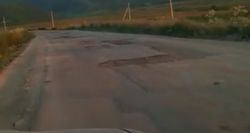 Дорога через село Беш-Кунгей на курорт Ыссык-Ата в ужасном состоянии (видео)