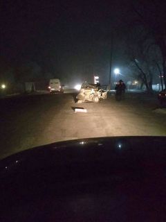 В Кара-Балте столкнулись две машины, пассажиров одной из них увезли в больницу <i>(фото)</i>