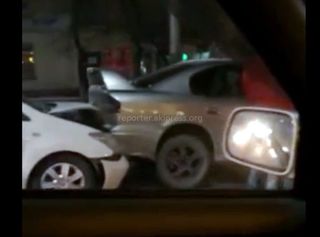 На ул.Байтик Баатыра произошло ДТП с участием 4 машин <i>(видео с места аварии)</i>