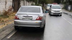 Бишкекчанин интересуется, законно ли автомобиль с госномером Абхазии находится на территории Кыргызстана? (фото)