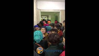В одной из поликлиник Бишкека образовалась очередь, - очевидец (видео)