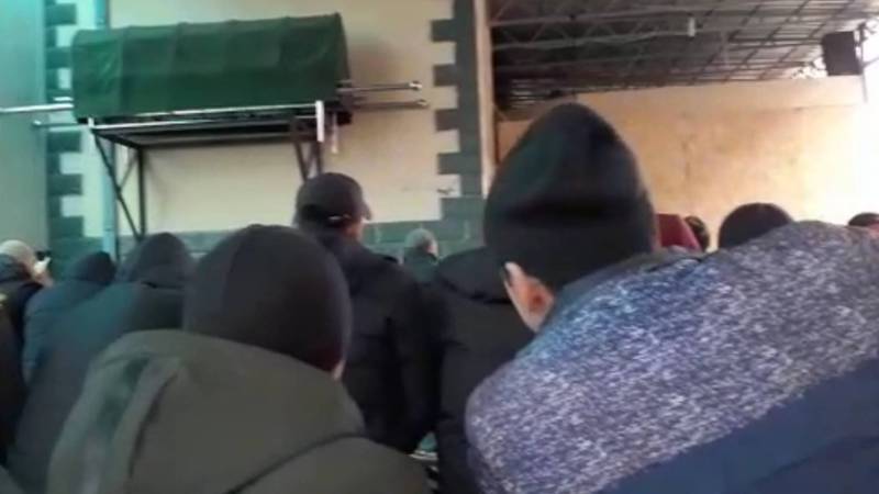 В мечетях Бишкека имамы просят соблюдать осторожность в местах скопления людей. Видео