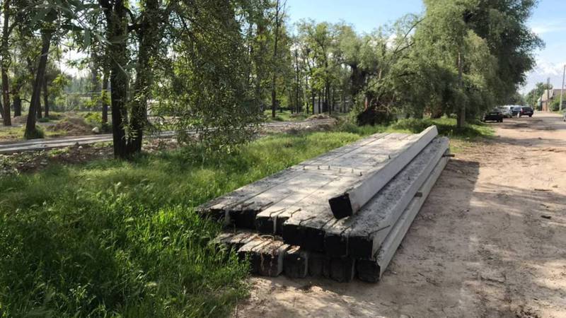 На Манаса-Боталиева продолжается строительство парка. Фото бишкекчанки