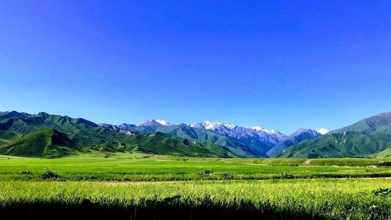 Красивые горы Иссык-Атинского района. Фото Нурдина