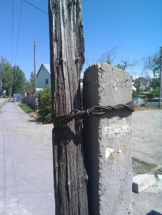 На Худайбергенова — Жаманбаева необходимо заменить устаревший деревянный столб <b>(фото)</b>