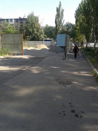 Строительство на тротуаре по Чуй — Шабдан Баатыра идет полным ходом <b>(фото)</b>