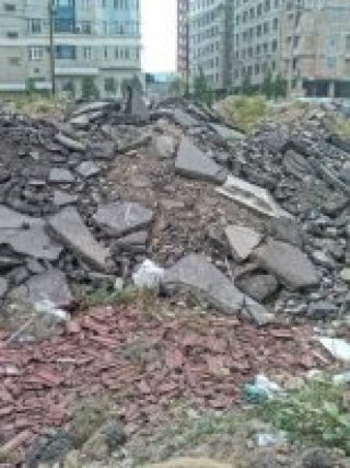 Возле жилищных комплексов «Акун» и «Керемет» застройщики устроили свалку строительного мусора <b>(фото)</b>