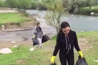 Активисты убрали мусор на берегу реки Ак-Буура в Оше <i>(видео)</i>