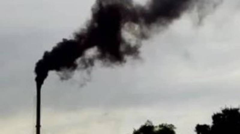 Житель села Аламедин жалуется на предприятие, загрязняющее воздух. Видео