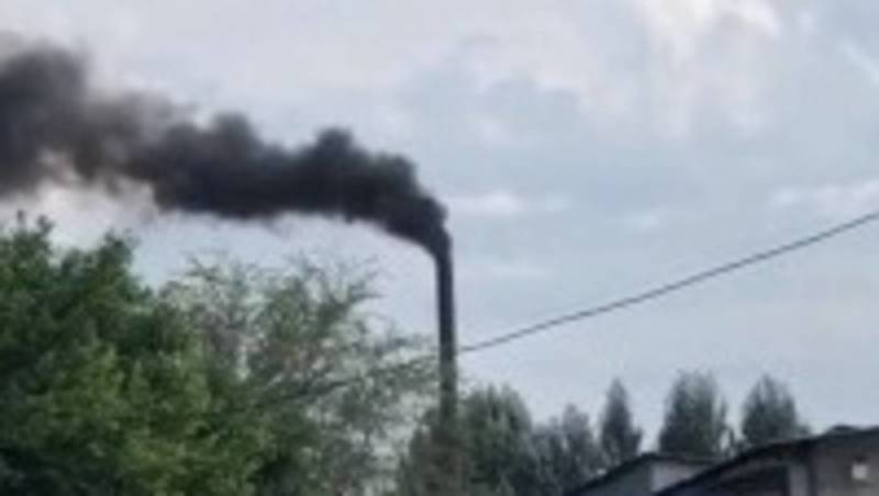 В жилмассиве Кыргызстан завод загрязняет воздух, - местный житель. Видео
