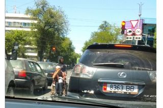 Житель Бишкека просит убрать попрошаек на Манаса-Токтогула (фото)