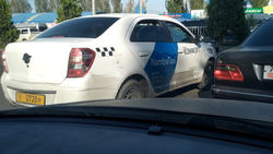 В Бишкеке замечена машина Namba Taxi со штрафами в 33 тыс. сомов