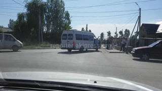 Бишкекчанин жалуется на водителей маршруток, которые не соблюдают ПДД (видео)