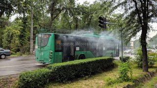 На Московской-Молодой Гвардии троллейбус задымился из-за незначительной технеисправности, - мэрия Бишкека