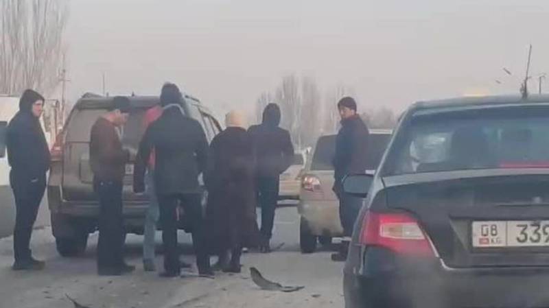 В селе Беловодское столкнулись две машины. Видео с места аварии