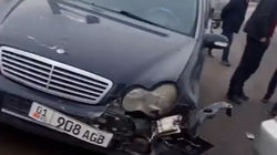 В Ак-Бате столкнулись «Мерседес» и «Хонда». Видео с места аварии