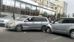 На Медерова столкнулись 5 машин. Видео с места аварии