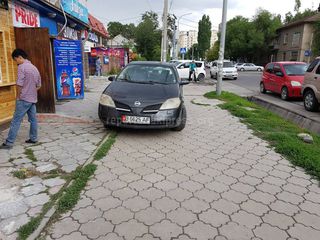 Парковка на тротуаре на Боконбаева-Табышалиева