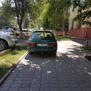 Парковка на тротуаре на Исанова-Московской