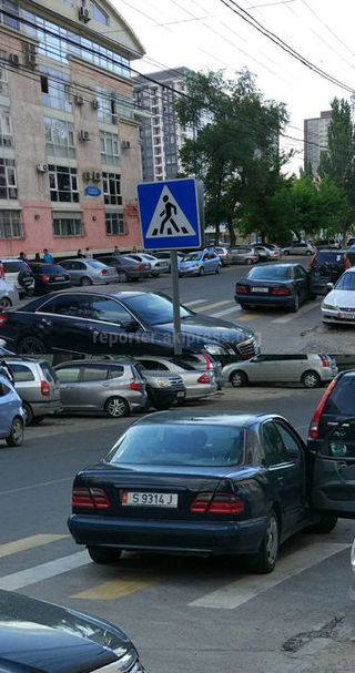 Парковка на пешеходном переходе