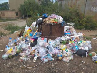 Когда уберут мусор в селе Комсомол напротив пансионата «Аврора»? (фото)