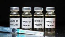 Педагог может выйти на работу, не вакцинировавшись, если недавно переболел коронавирусом