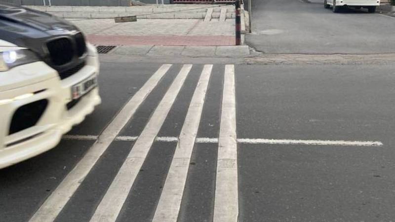Законно ли на Боконбаева на дорогу нанесли покрытие? Видео горожанина