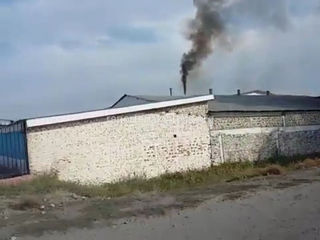 Читатель жалуется на черный дым предприятия в селе Фрунзе (видео)