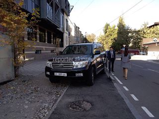 Парковка на тротуаре улицы Чокморова