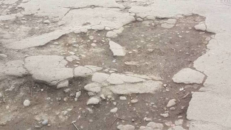 «Как после бомбежки». Горожанин жалуется на состояние тротуара на ул.Токтогула. Фото