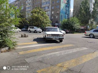 Парковка на пешеходном переходе на Шопокова-Боконбаева