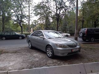 Парковка на газоне на улице Исанова